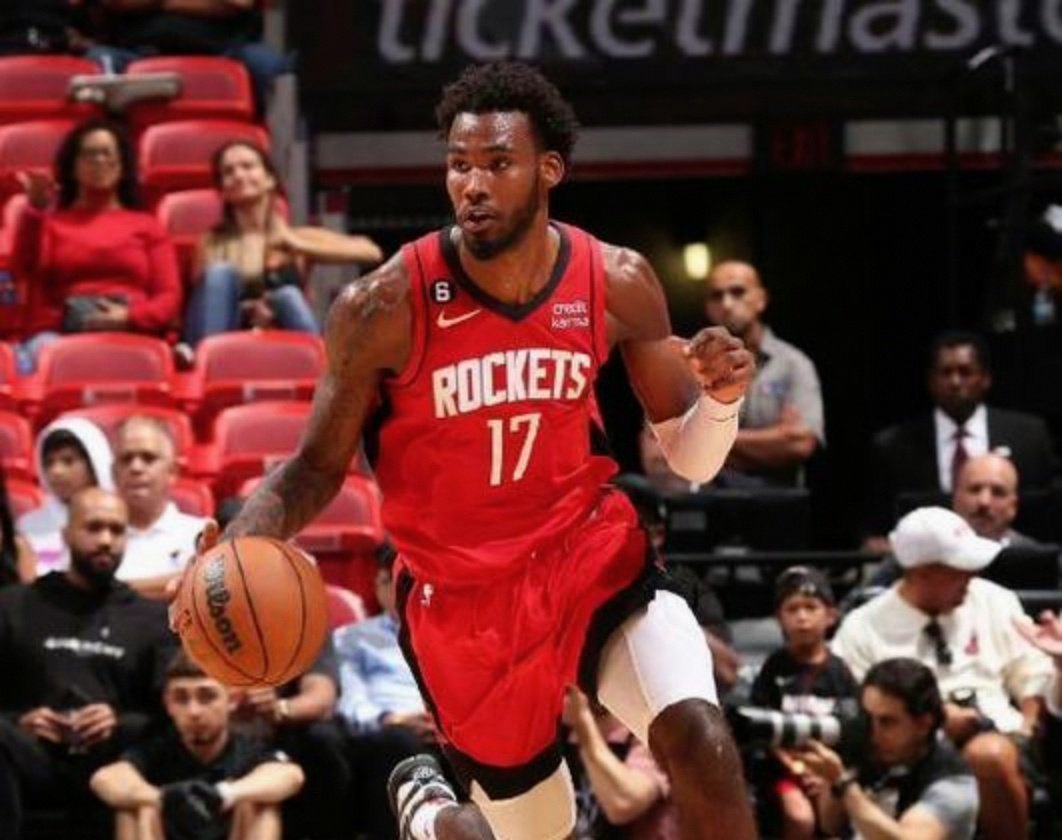 包含篮网遭遇三连败，球队面临挑战的词条