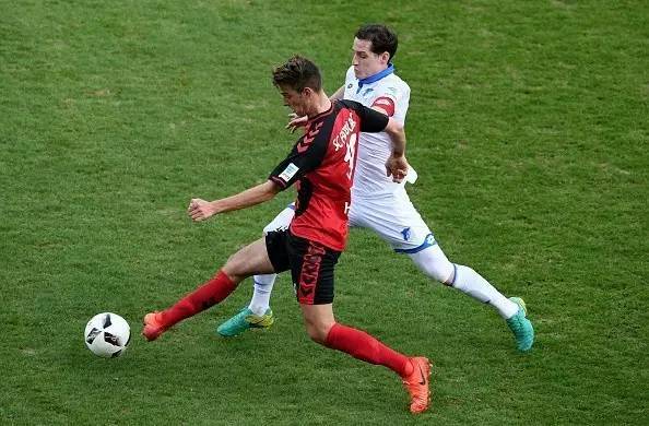 九游新闻-包含法兰克福英勇上演席卷球场壮举的词条